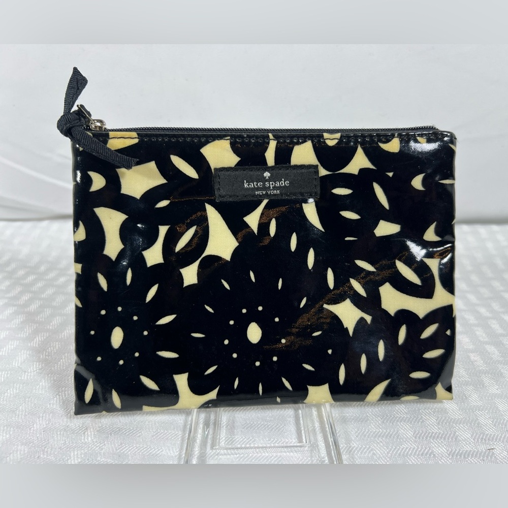 2069: Kate Spade Black & Cream Floral Print Zip Cosmetic Pouch